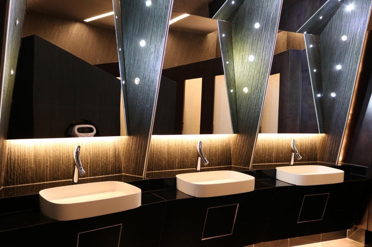 Hotel International Prishtina & Spa Prishtinë Luaran gambar