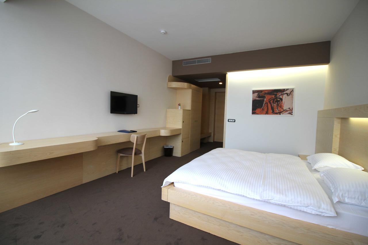 Hotel International Prishtina & Spa Prishtinë Luaran gambar