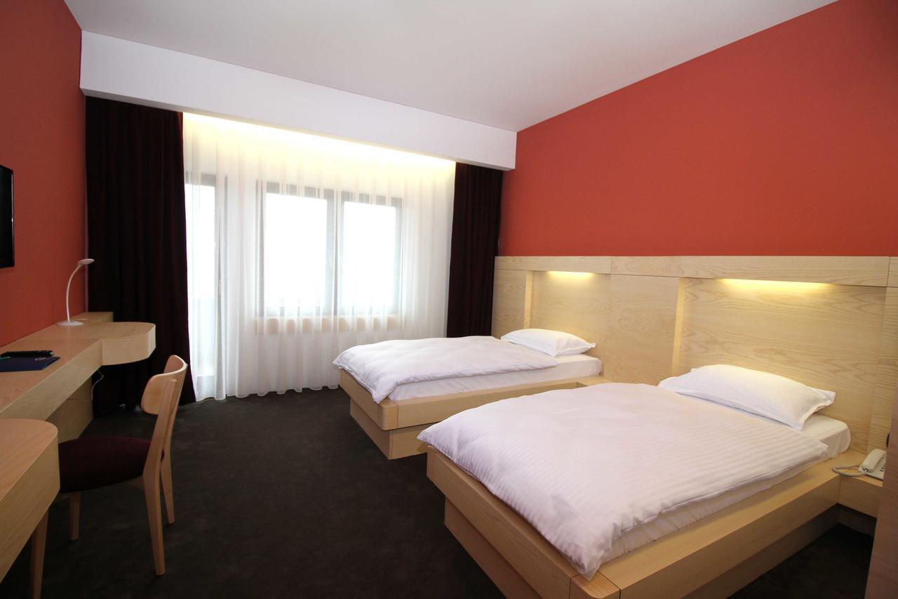 Hotel International Prishtina & Spa Prishtinë Luaran gambar