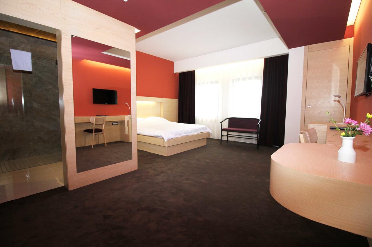 Hotel International Prishtina & Spa Prishtinë Luaran gambar