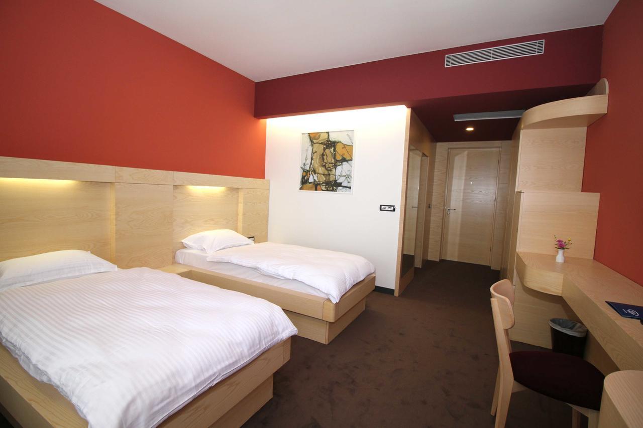Hotel International Prishtina & Spa Prishtinë Luaran gambar