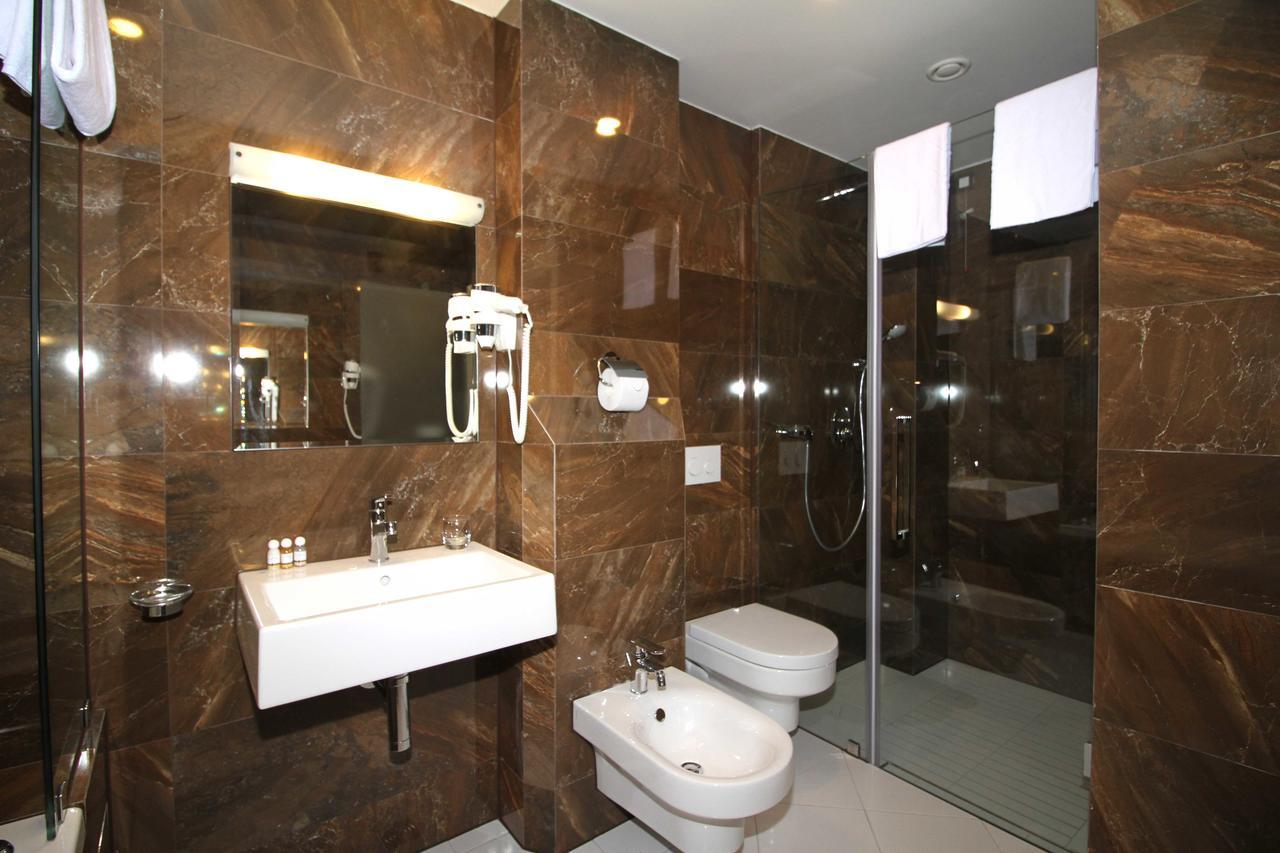 Hotel International Prishtina & Spa Prishtinë Luaran gambar