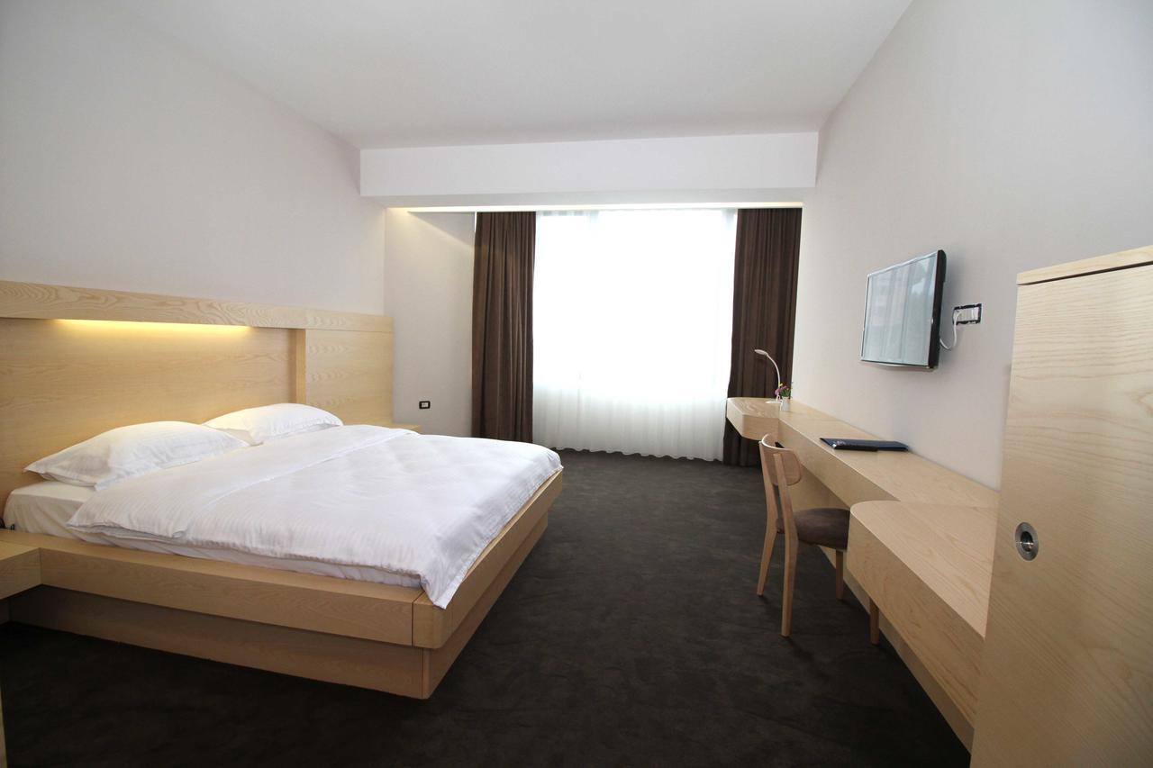 Hotel International Prishtina & Spa Prishtinë Luaran gambar
