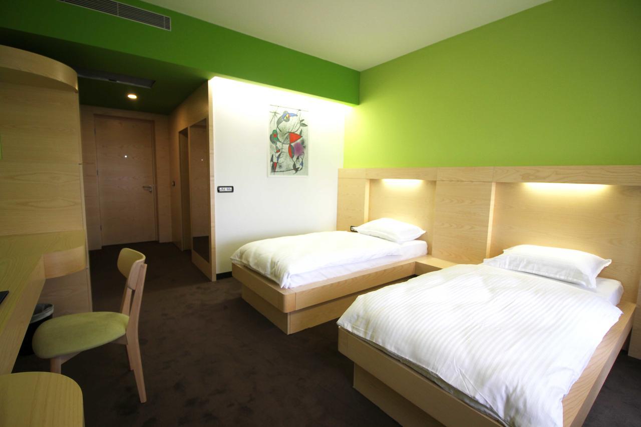 Hotel International Prishtina & Spa Prishtinë Luaran gambar