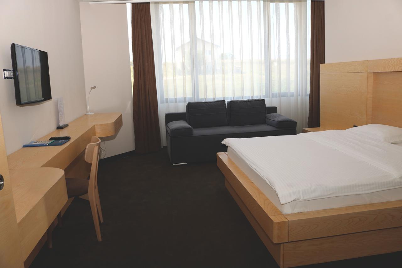 Hotel International Prishtina & Spa Prishtinë Luaran gambar
