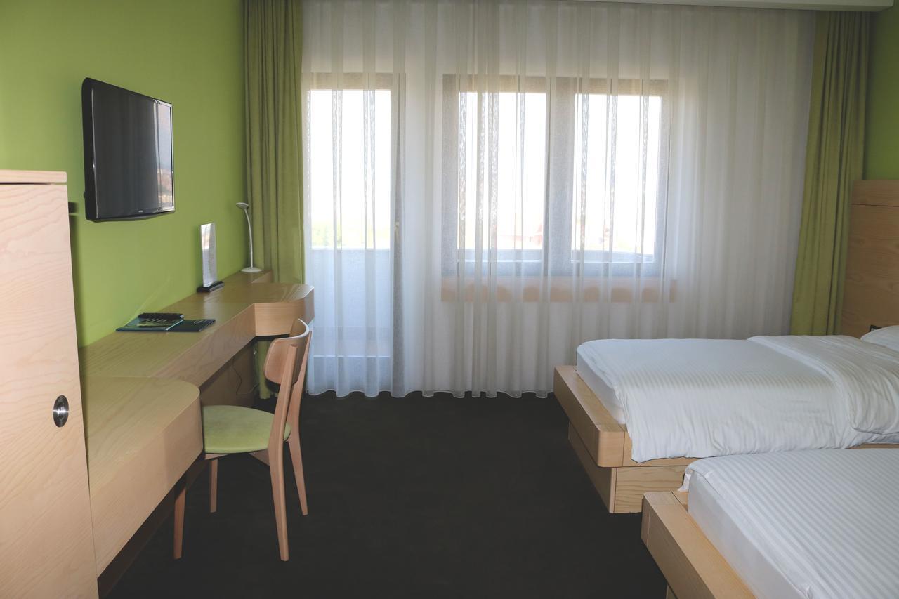 Hotel International Prishtina & Spa Prishtinë Luaran gambar