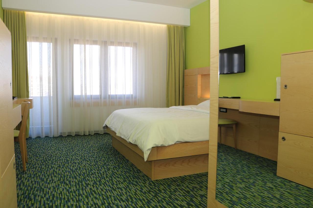 Hotel International Prishtina & Spa Prishtinë Luaran gambar